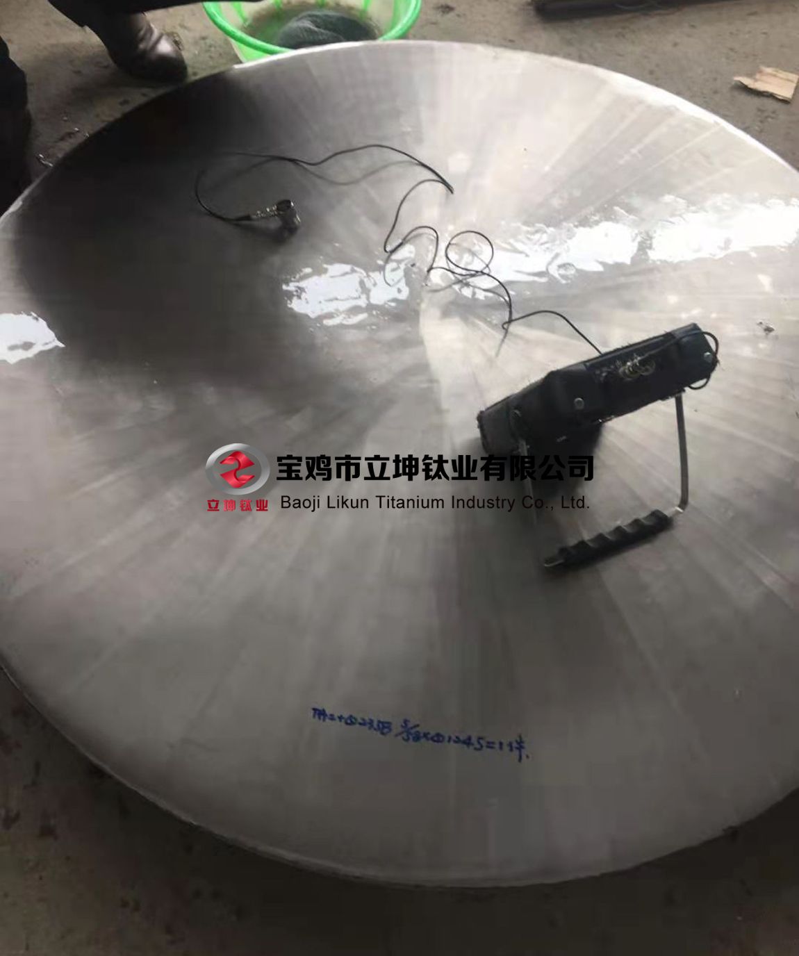 1617024894842613.jpg 鈦鋼復合圓板